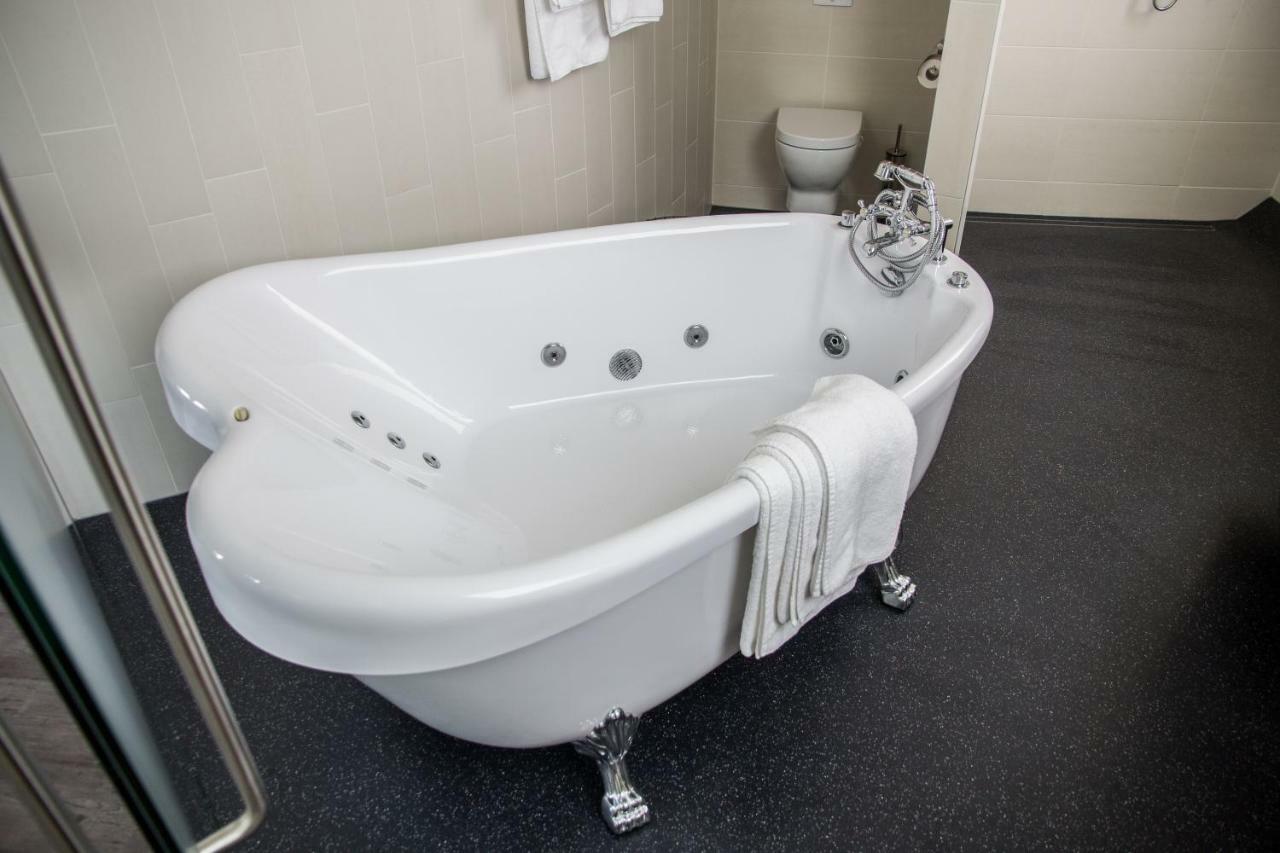 Watertorenhotel Nes Nes  Экстерьер фото